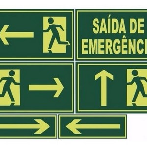 Placa de sinalização de rotas de fuga